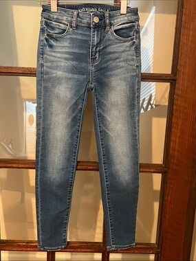 American Eagle Outfitters Medium Wash Skinny Jeans